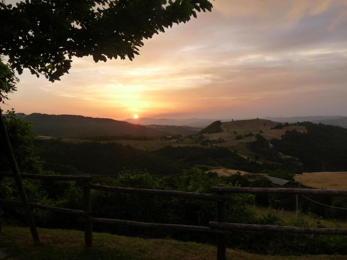 Agriturismo Girolomoni - Locanda Isola del Piano Kültér fotó